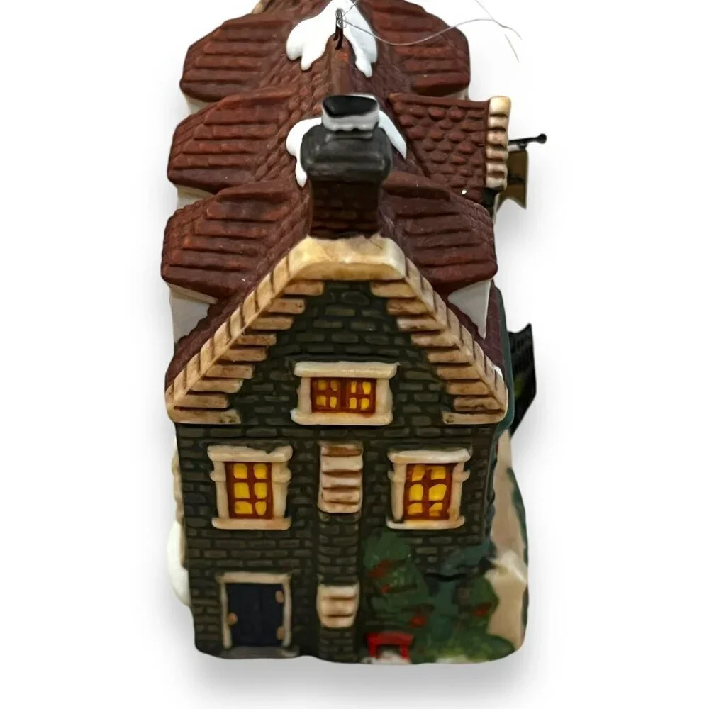 Dept 56 Charles Dickens Heritage Dedlock Arms 1994 Collectors Ornament in Box